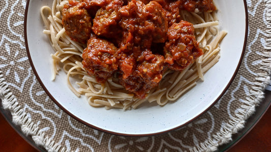 Whole Wheat Spaghetti with Meatballs in Pasta Sauce